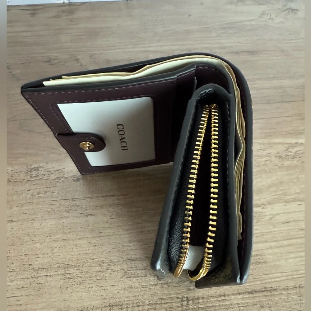 NWT Coach Snap Wallet Pebble Leather Rivets Gold/Black CAP09